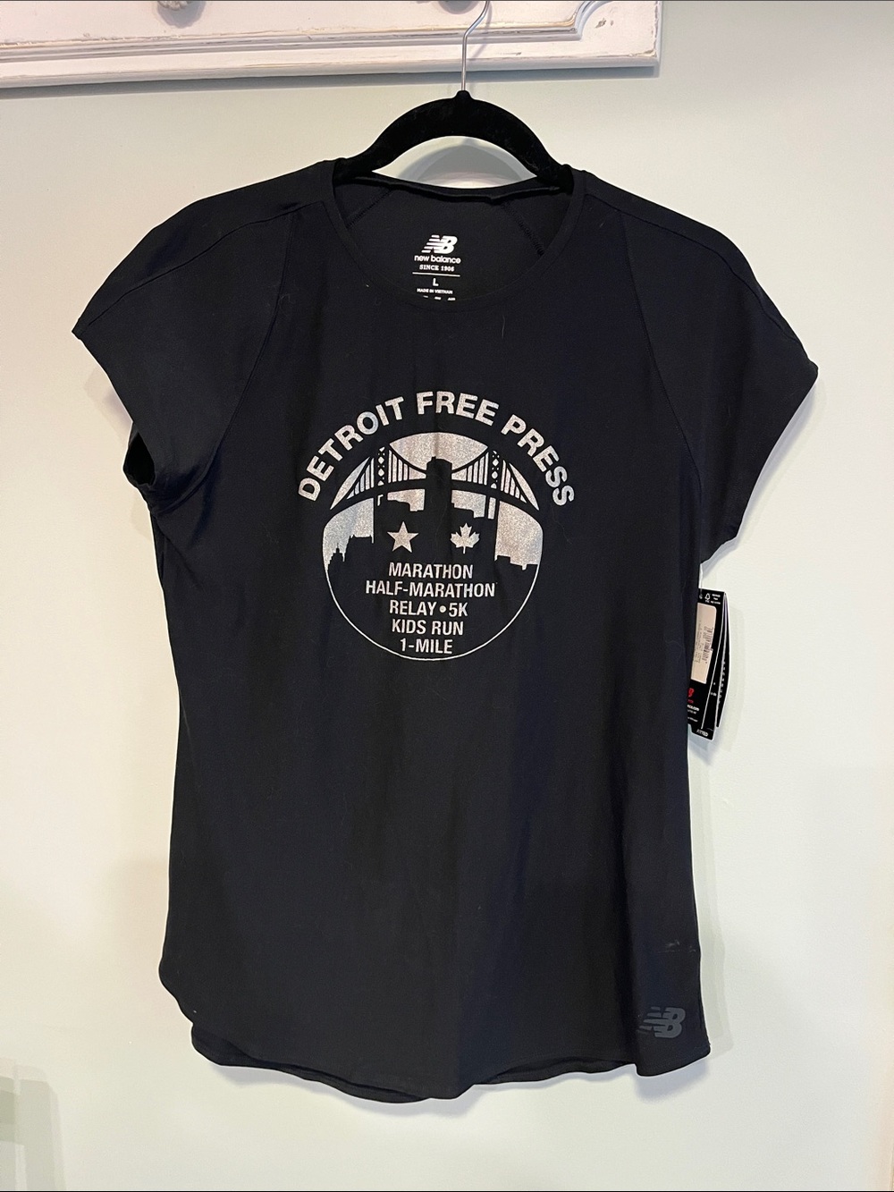 New Balance Black Detroit Free Press Graphic Short Sleeve Tee Women’s Size L NWT